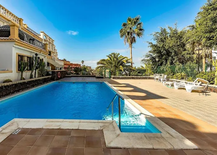 Amazing In Americas Hill Апартаменти