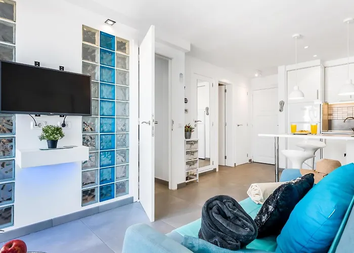 Amazing In Americas Hill Адехе